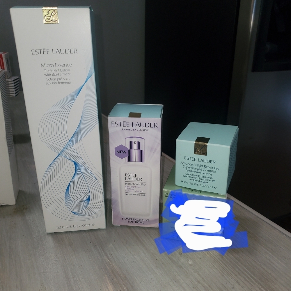 Estee Lauder Skincare Set in Aqua, White & Gold Accents